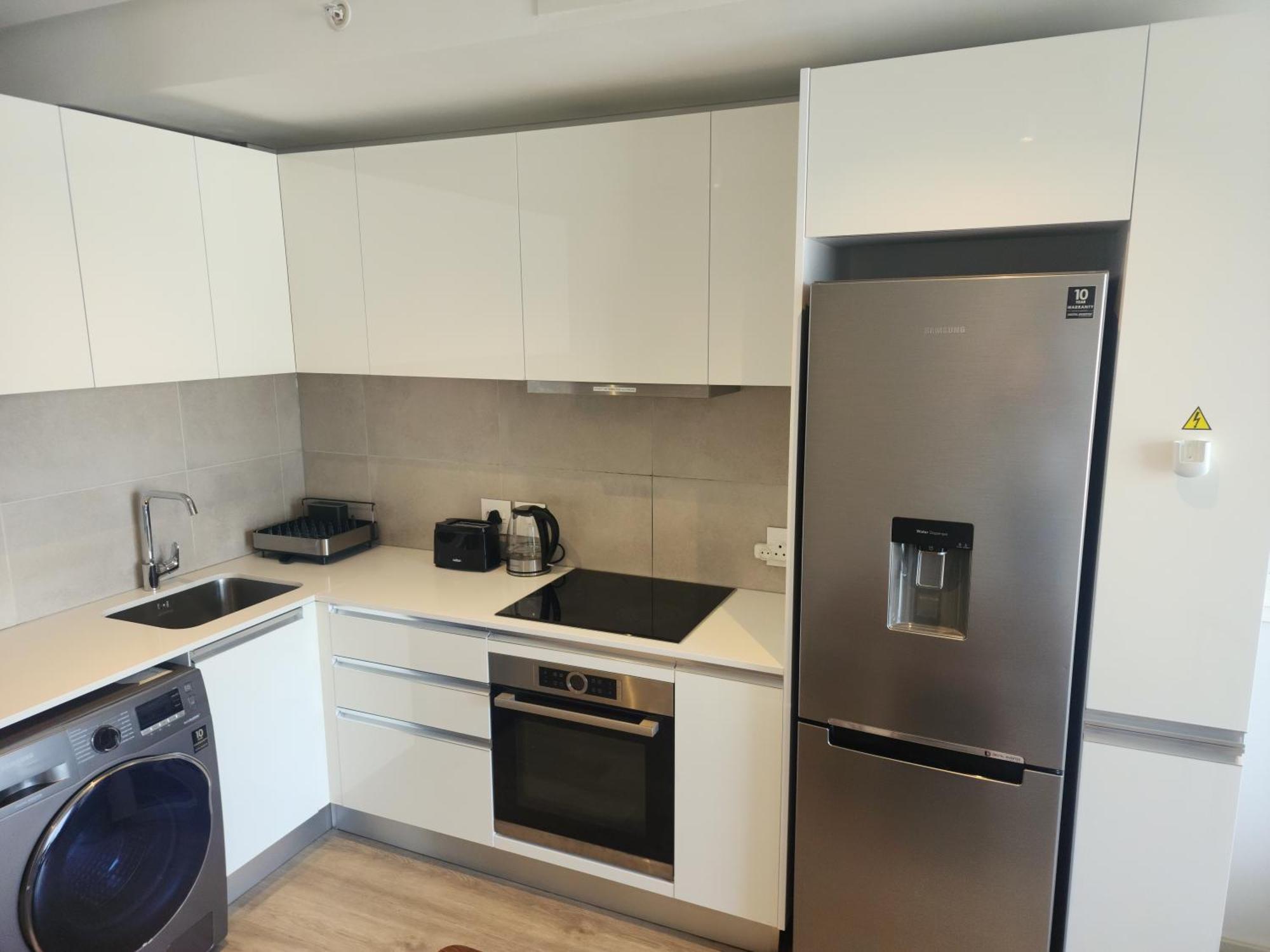 Apartment El Roi Coastal & With Mountain Views Cape Town