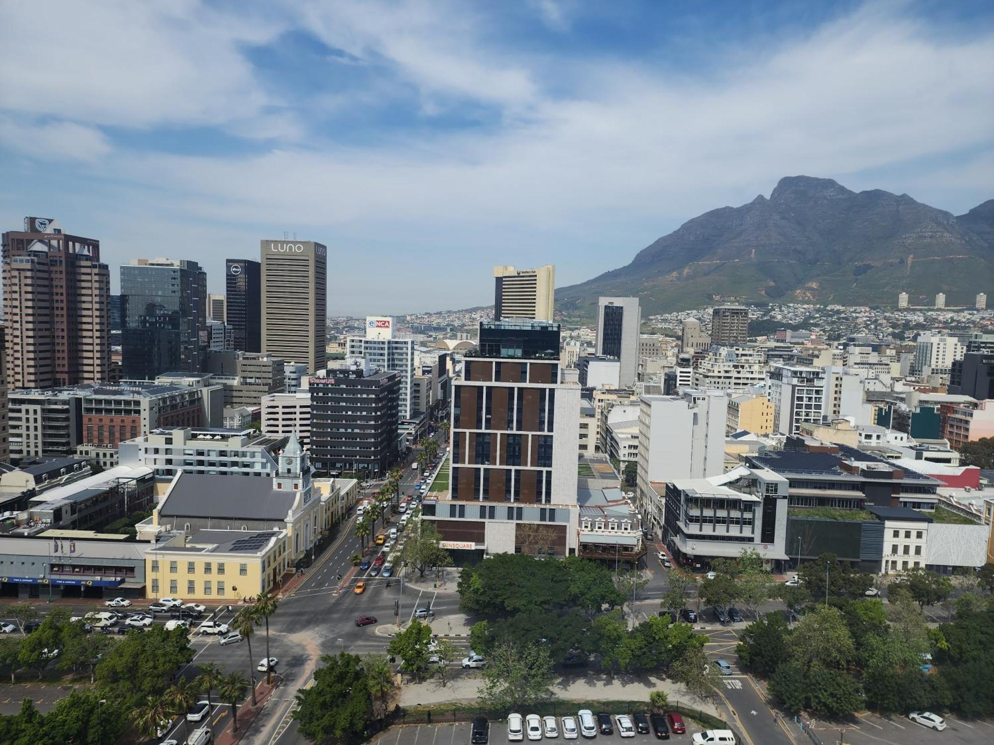 El Roi Coastal & With Mountain Views Cape Town